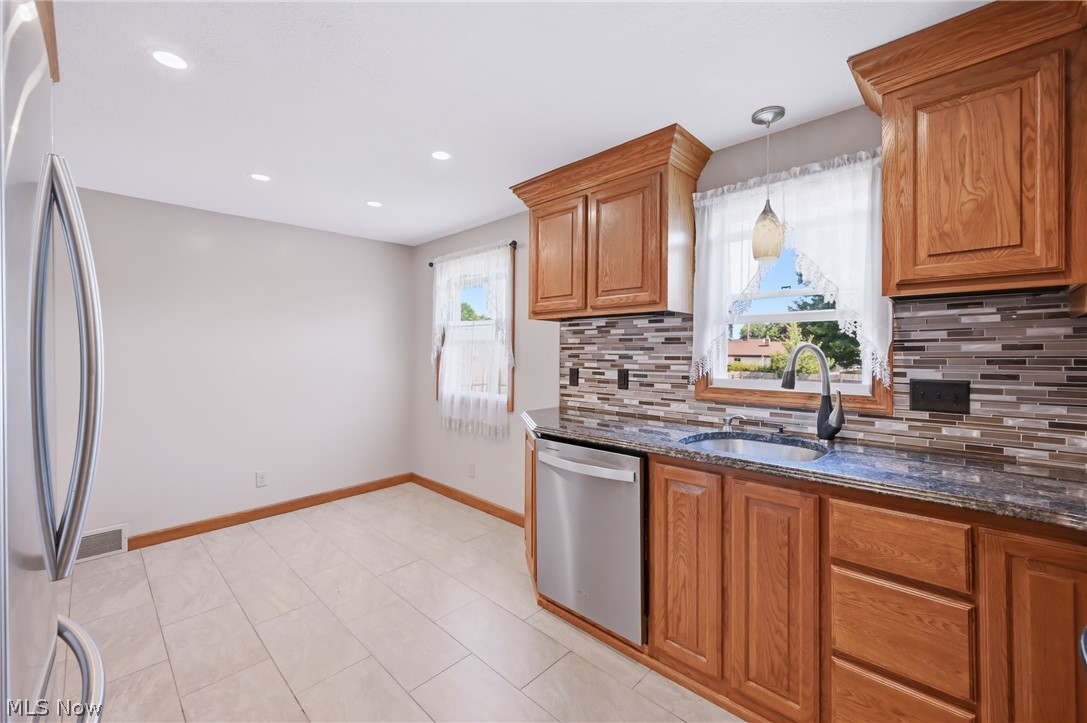 245 Manor Avenue Struthers OH 44471