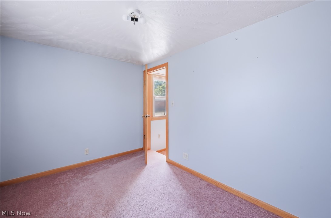 245 Manor Avenue Struthers OH 44471