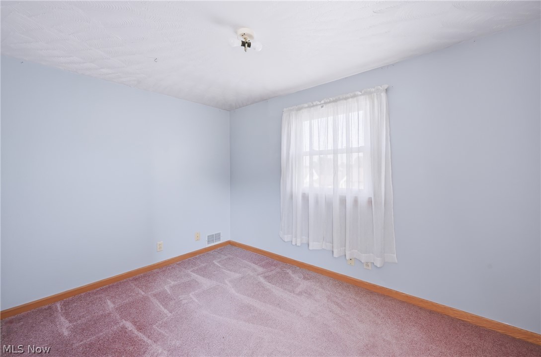 245 Manor Avenue Struthers OH 44471