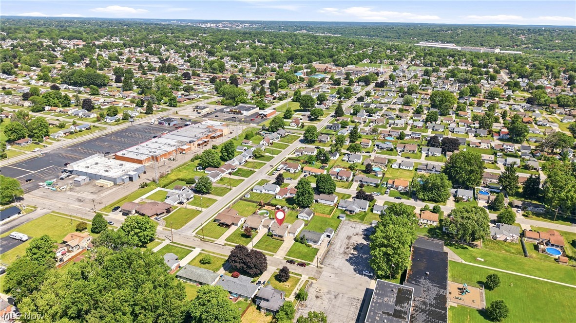 245 Manor Avenue Struthers OH 44471