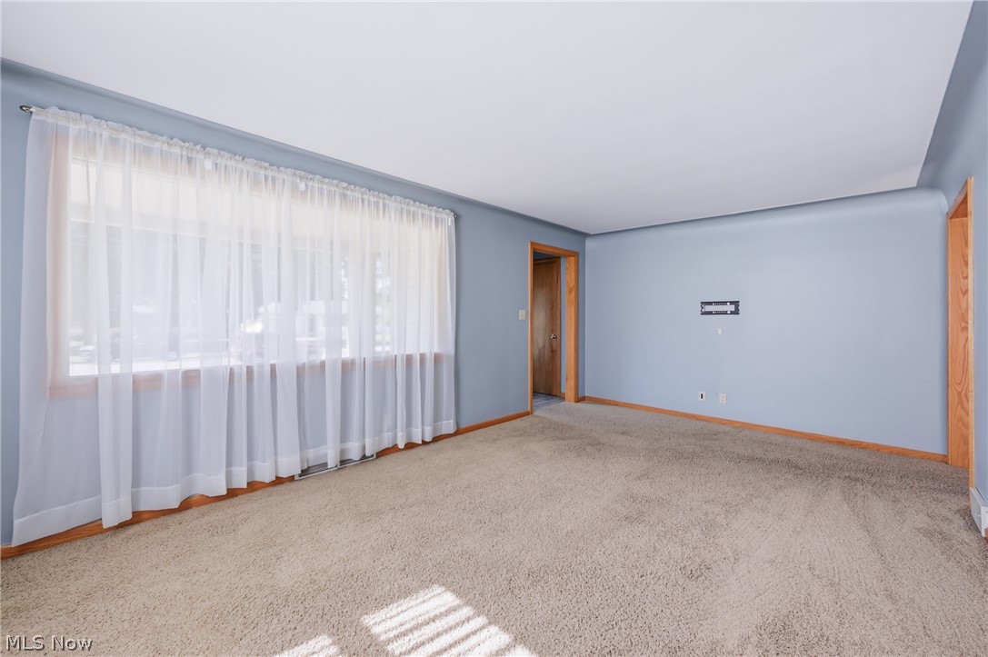 245 Manor Avenue Struthers OH 44471