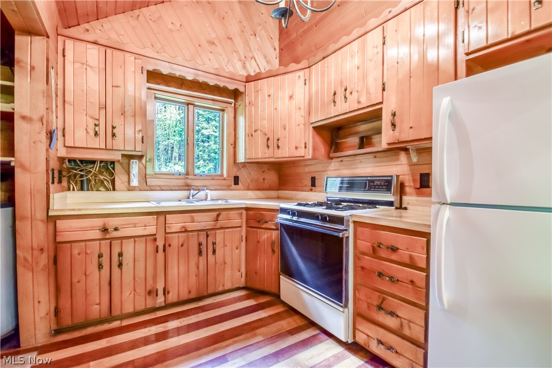 5671 S River Road W Geneva OH 44041