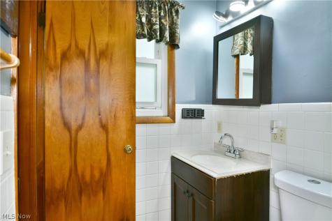 1605 Difford Drive Niles OH 44446