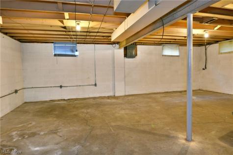 1605 Difford Drive Niles OH 44446
