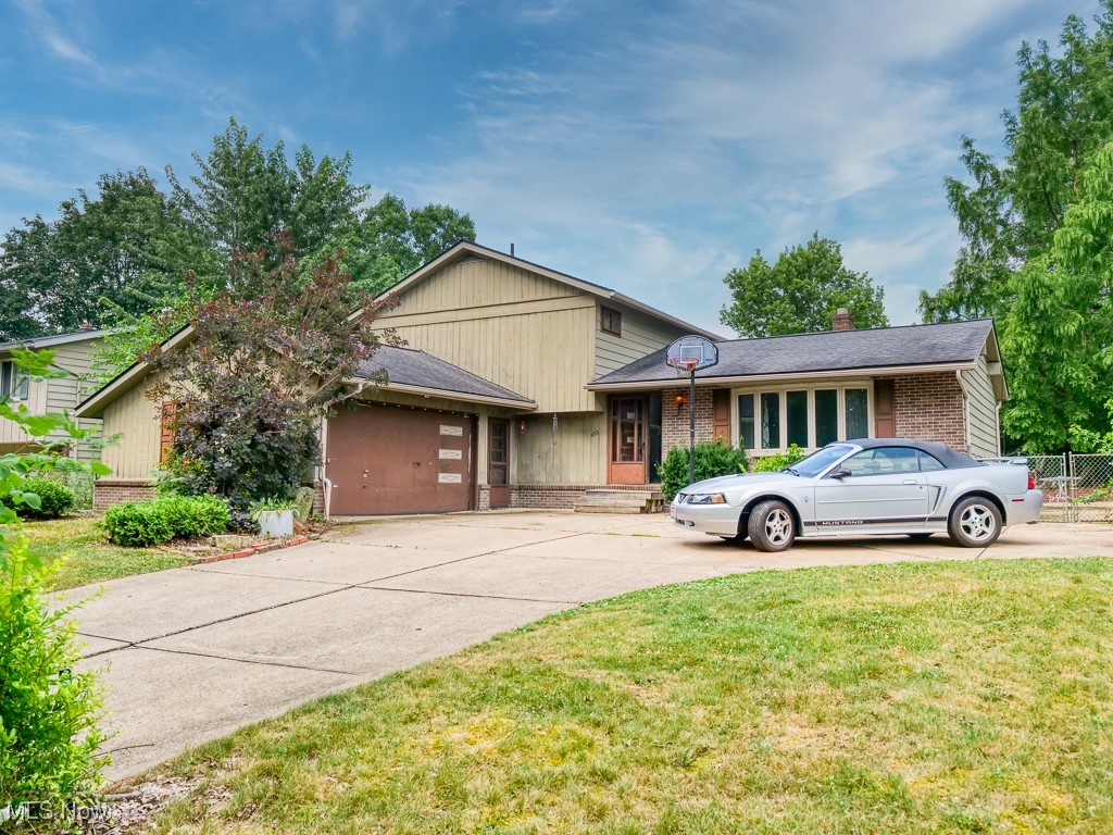452 Deleware Drive Brunswick OH 44212