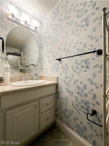 100 Blossom Lane Niles OH 44446