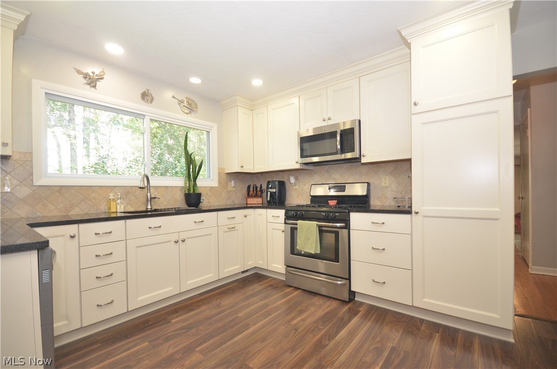 735 Fessler Drive Uniontown OH 44685
