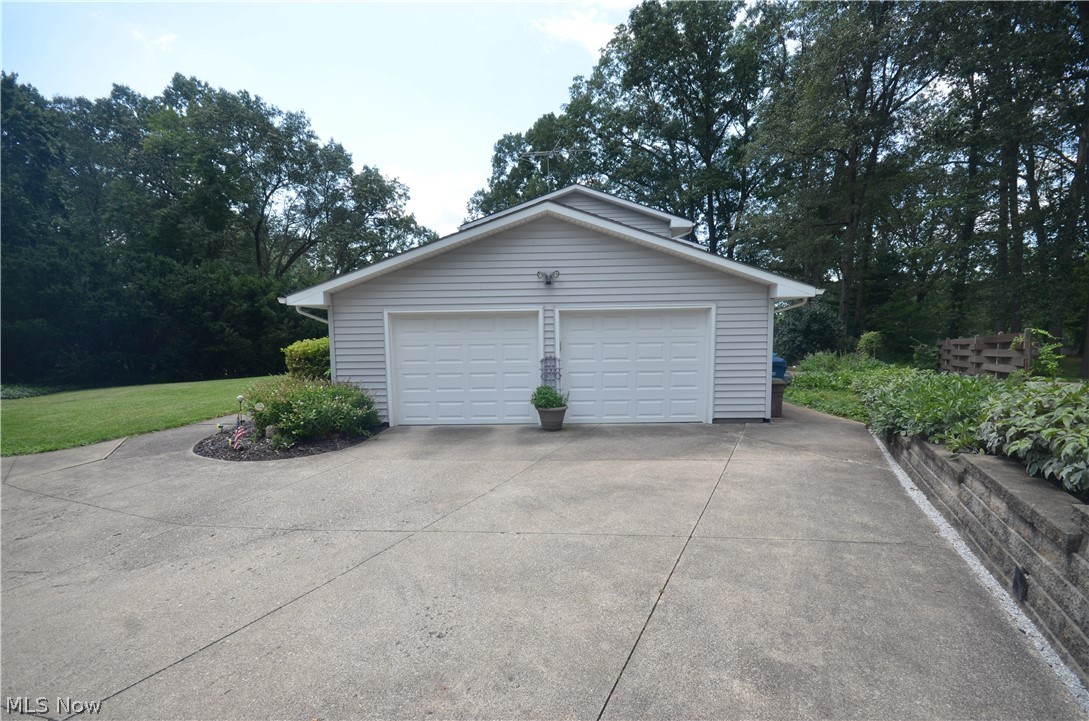 735 Fessler Drive Uniontown OH 44685