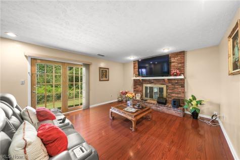 4781 N Hillary Oval Richmond Heights OH 44143