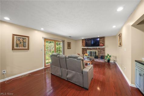 4781 N Hillary Oval Richmond Heights OH 44143