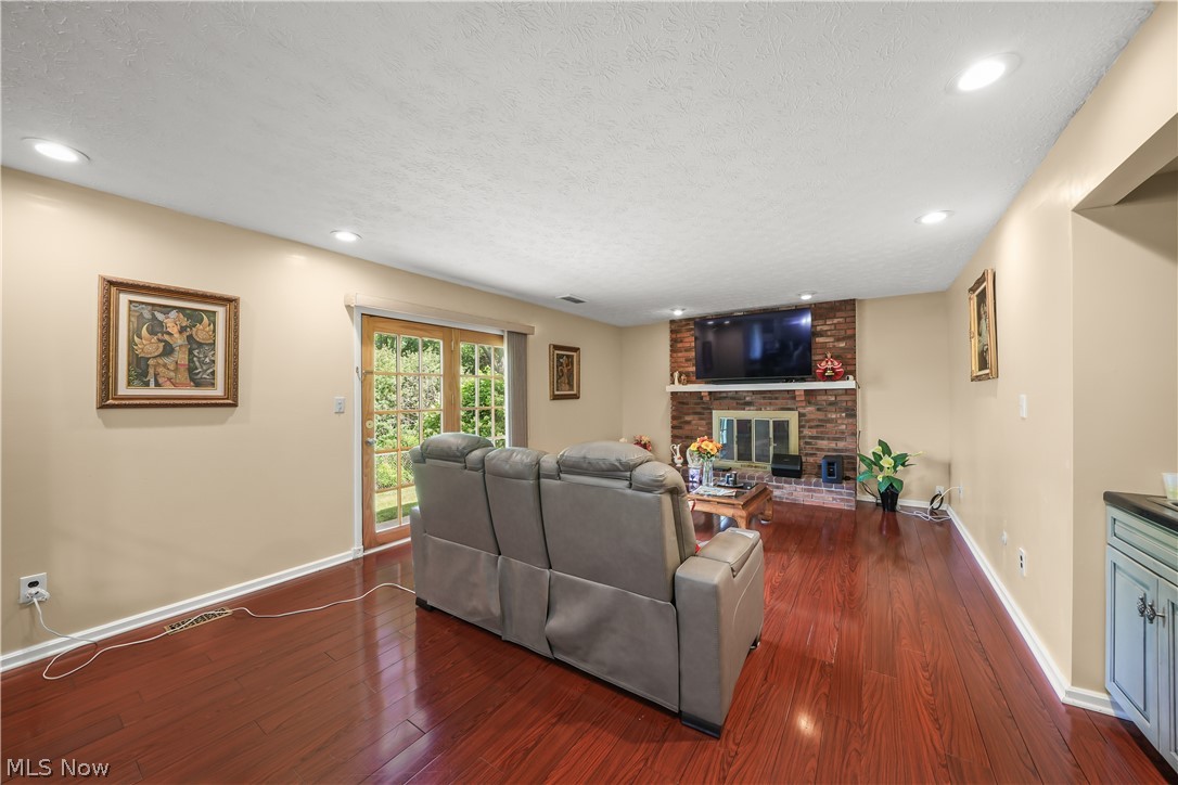 4781 N Hillary Oval Richmond Heights OH 44143