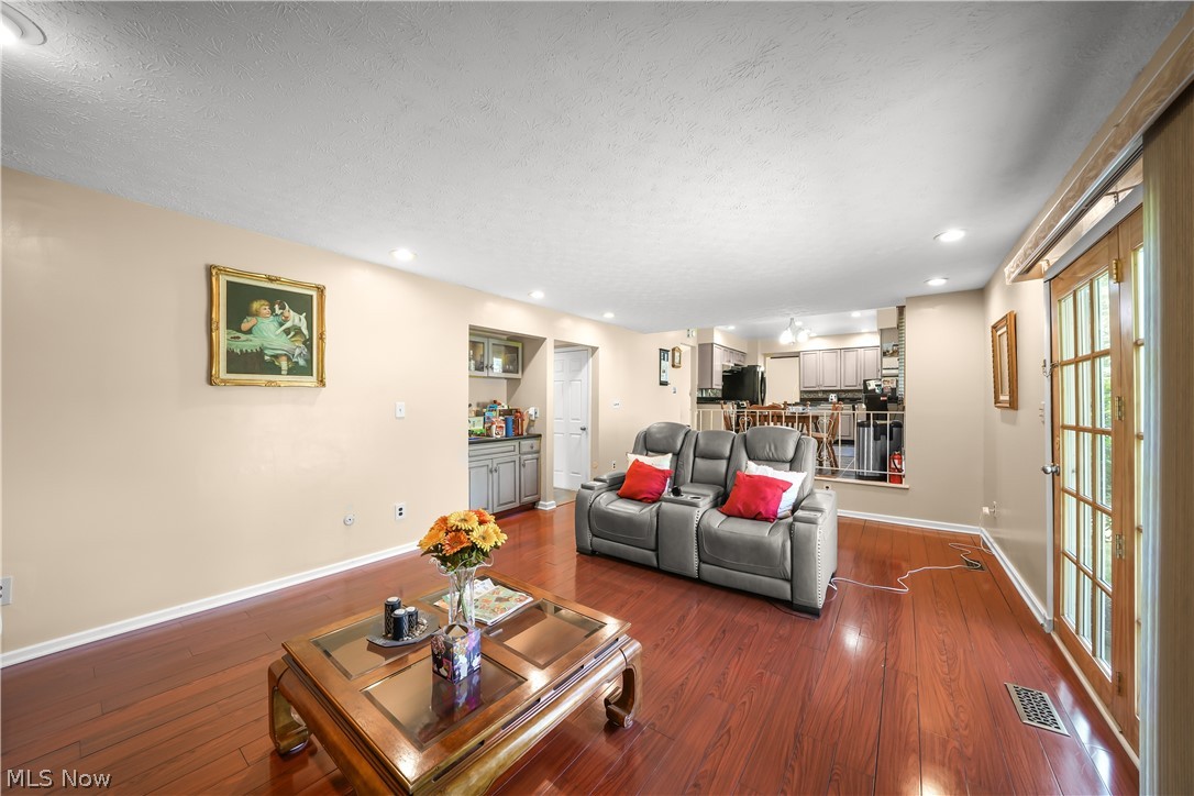 4781 N Hillary Oval Richmond Heights OH 44143