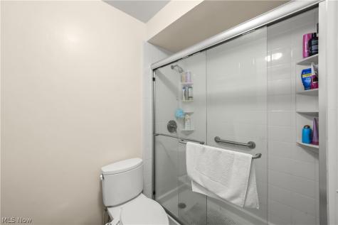 4781 N Hillary Oval Richmond Heights OH 44143