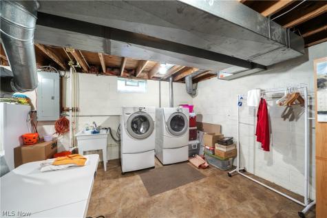 4781 N Hillary Oval Richmond Heights OH 44143