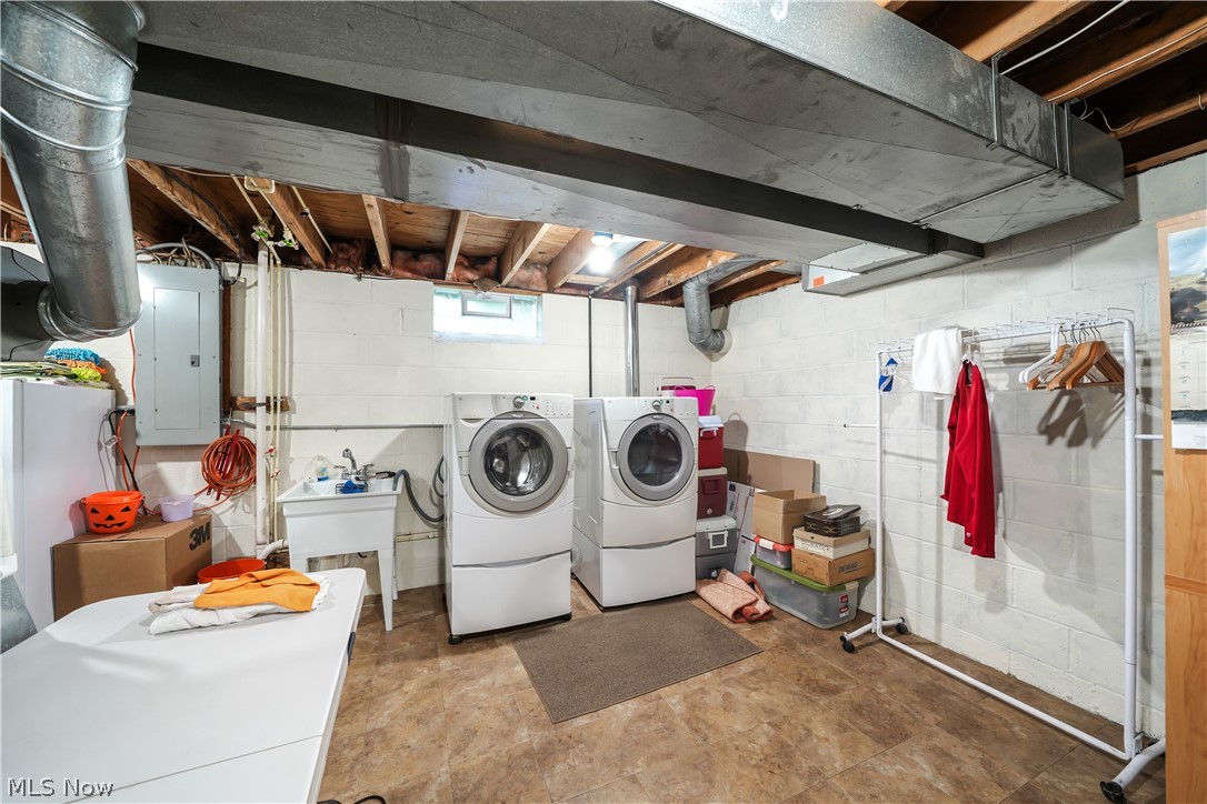 4781 N Hillary Oval Richmond Heights OH 44143