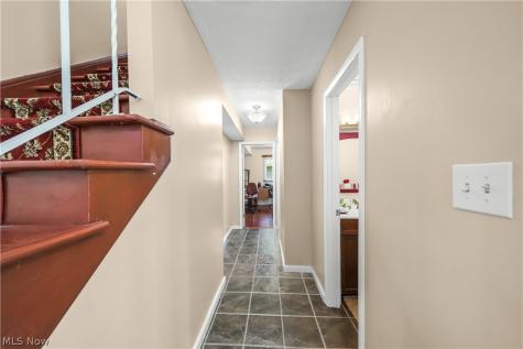 4781 N Hillary Oval Richmond Heights OH 44143