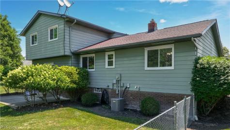4781 N Hillary Oval Richmond Heights OH 44143