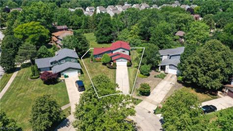 4781 N Hillary Oval Richmond Heights OH 44143