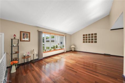 4781 N Hillary Oval Richmond Heights OH 44143