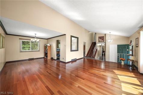 4781 N Hillary Oval Richmond Heights OH 44143