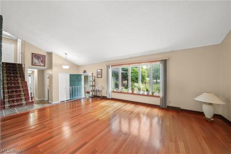 4781 N Hillary Oval Richmond Heights OH 44143