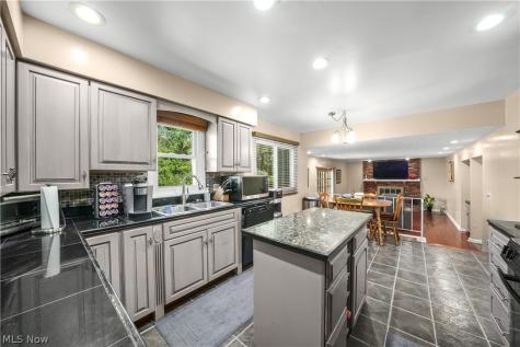4781 N Hillary Oval Richmond Heights OH 44143
