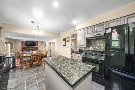 4781 N Hillary Oval Richmond Heights OH 44143