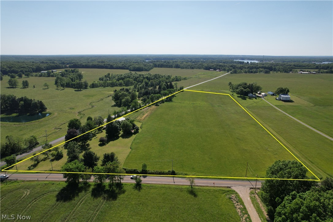 15760 N Palmyra Road Diamond OH 44429