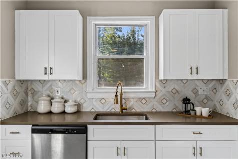 3582 Raymont Boulevard University Heights OH 44118