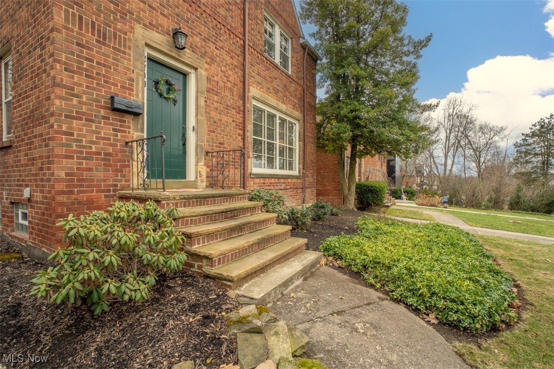 2700 Edgehill Road Cleveland Heights OH 44106