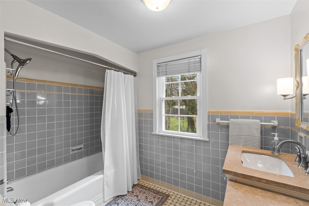 2700 Edgehill Road Cleveland Heights OH 44106