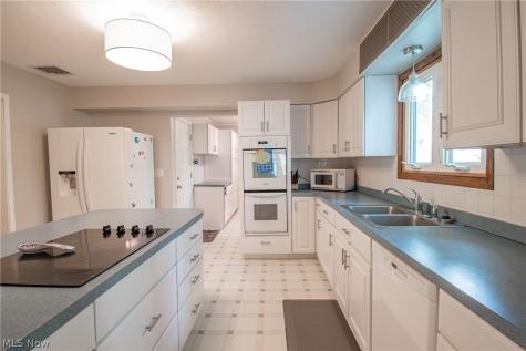 300 Tanglewood Trail Wadsworth OH 44281