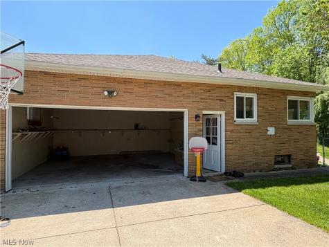 5646 Onaway Oval Parma OH 44130