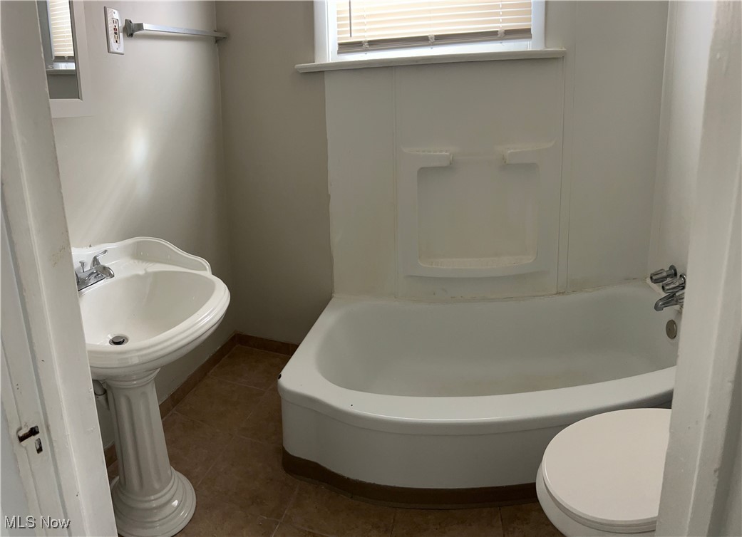 952 Stevenson Road Cleveland OH 44110