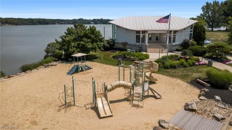 1280 Surfside Circle Aurora OH 44202