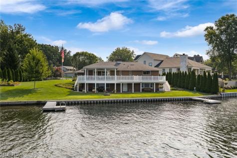 82 Whitefriars Drive Akron OH 44319