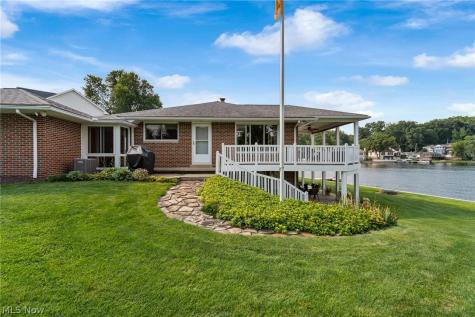 82 Whitefriars Drive Akron OH 44319