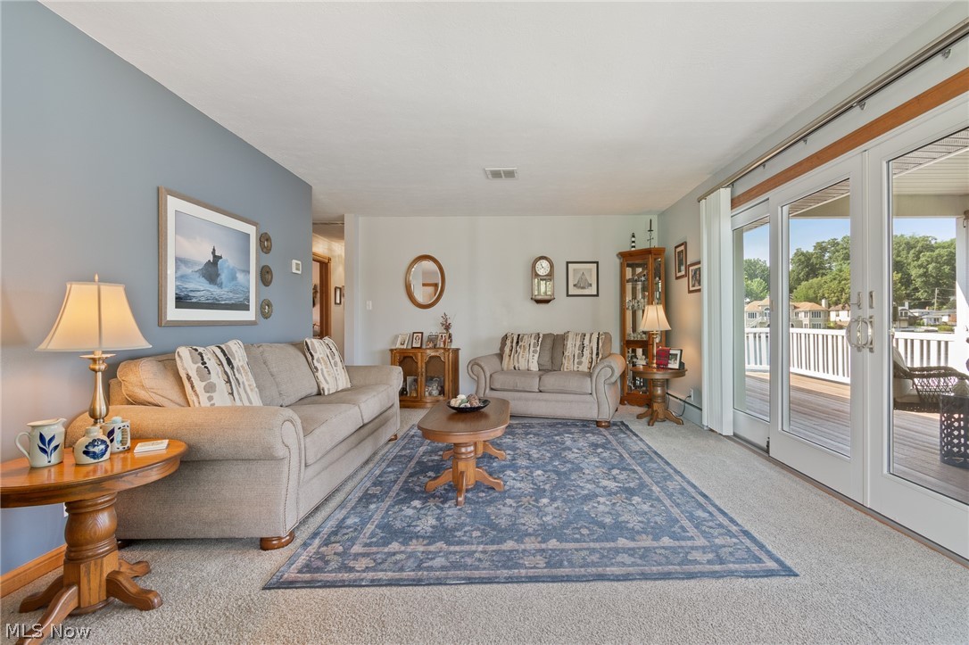 82 Whitefriars Drive Akron OH 44319