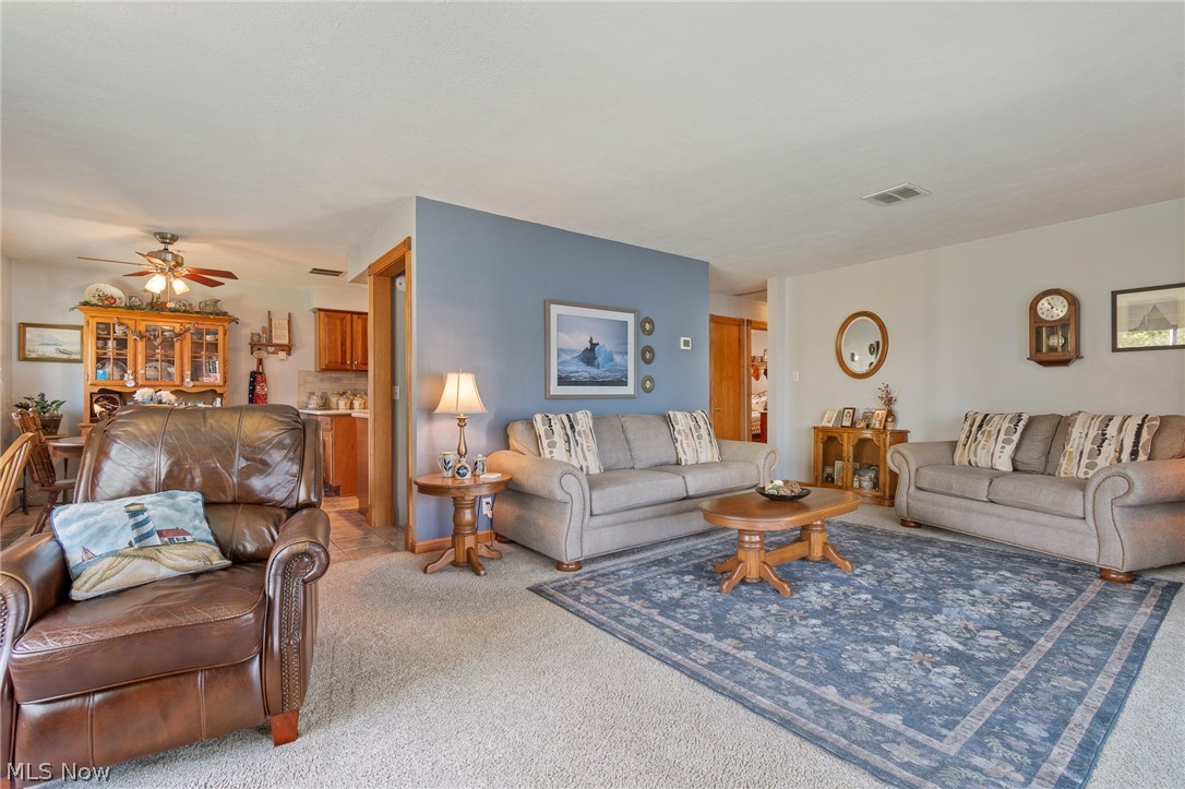 82 Whitefriars Drive Akron OH 44319