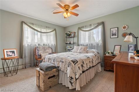 82 Whitefriars Drive Akron OH 44319