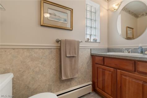 82 Whitefriars Drive Akron OH 44319