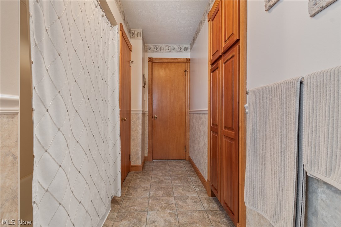 82 Whitefriars Drive Akron OH 44319