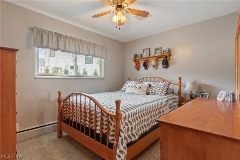 82 Whitefriars Drive Akron OH 44319