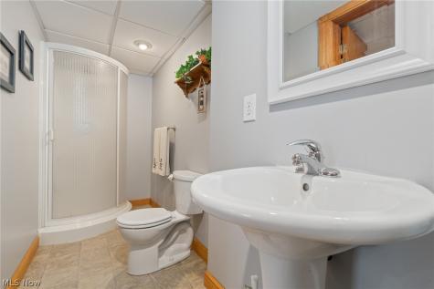 82 Whitefriars Drive Akron OH 44319