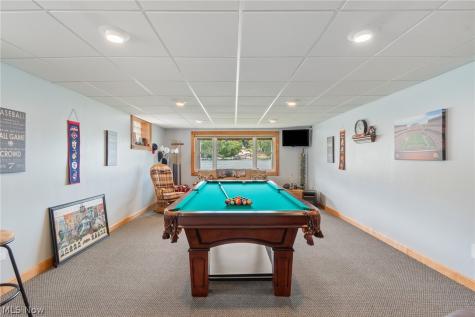 82 Whitefriars Drive Akron OH 44319