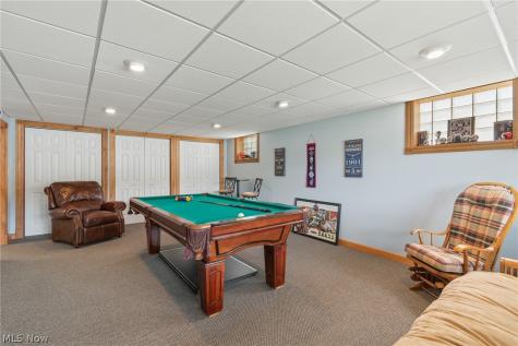 82 Whitefriars Drive Akron OH 44319