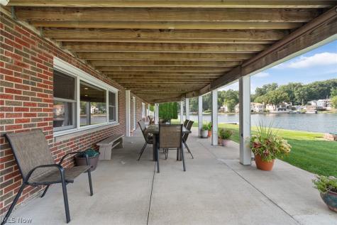 82 Whitefriars Drive Akron OH 44319