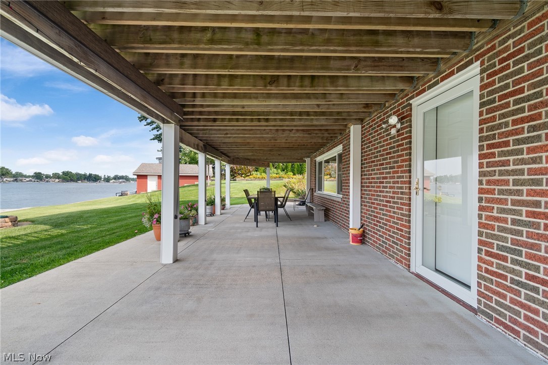 82 Whitefriars Drive Akron OH 44319
