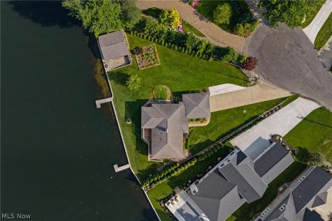82 Whitefriars Drive Akron OH 44319