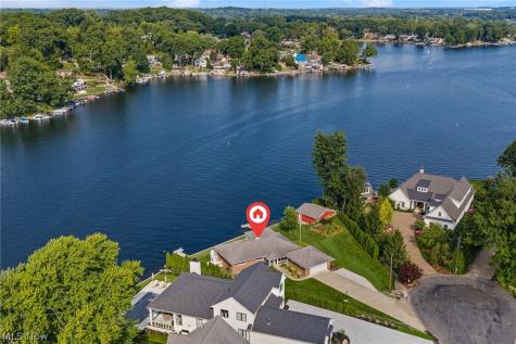82 Whitefriars Drive Akron OH 44319